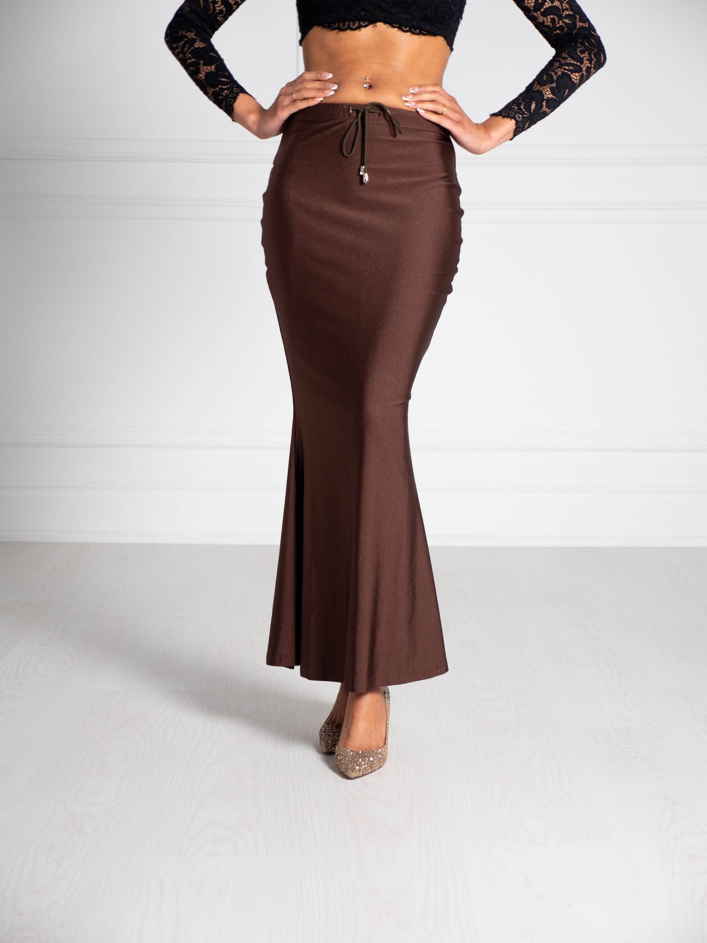 Nude 005 Saree Silhouette™ petticoat with a high waist and mermaid-style flare, designed to smooth the body and support any saree drape. Ideal underskirt for pleating, tucking and styling.