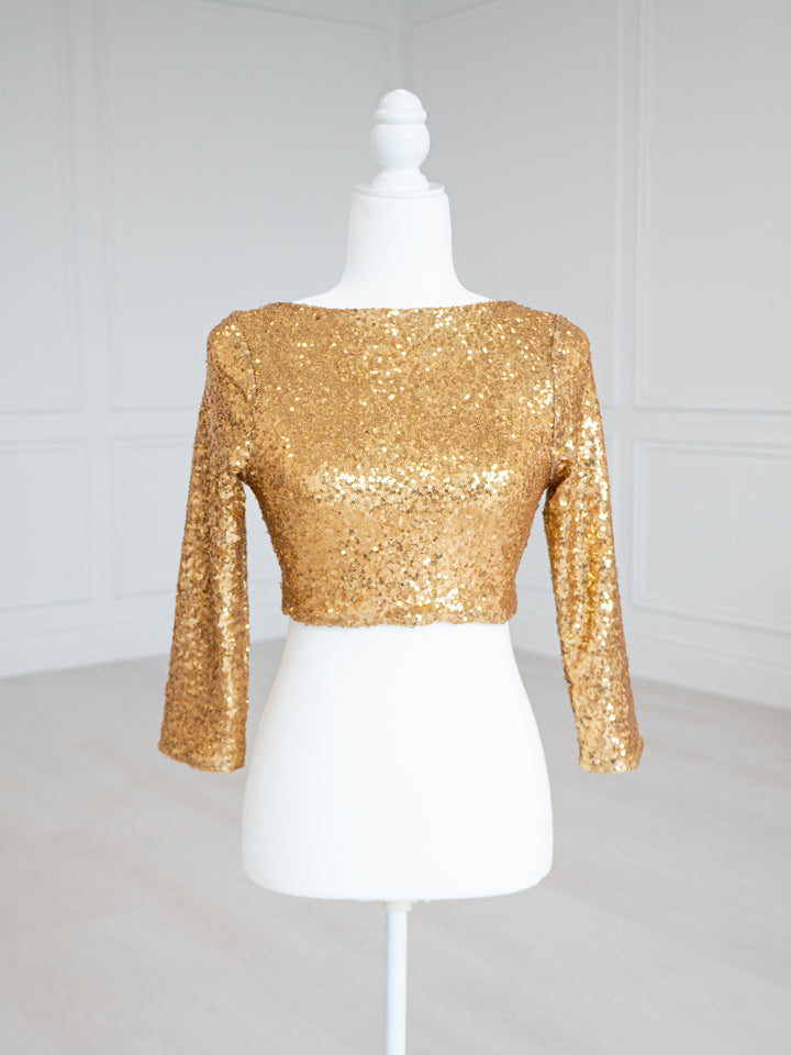 Gold Sequin Blouse with a scoop neckline, sleeveless design and stretch lining for a close fit. Fully finished and ready to wear with sarees, lehengas or skirts.

Saree Blouse | Wedding Saree Blouse | Sari Blouse | Saree Blouse Design | Readymade saree blouse | Designer Blouse